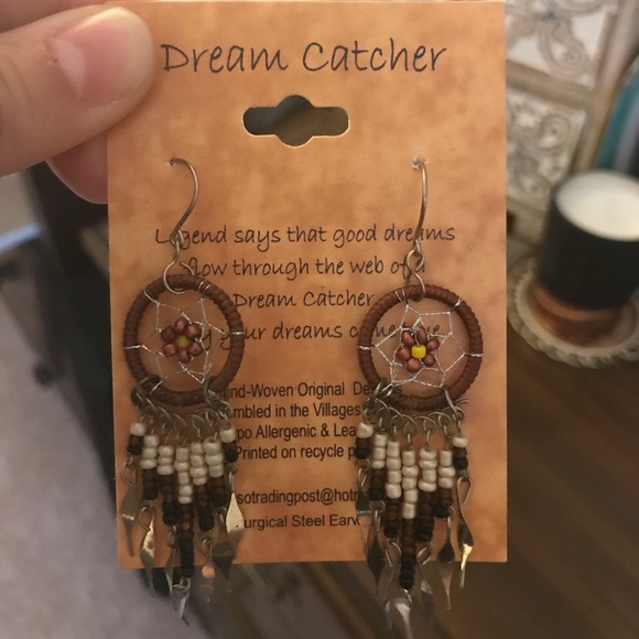 HP ⭐️ Catch your Dreams w/ Dream Catcher Earrings - Picture 2 of 3